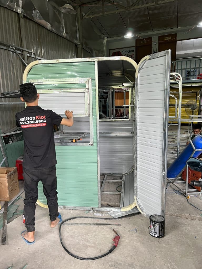 bắn vácg tôn kiot bán hàng